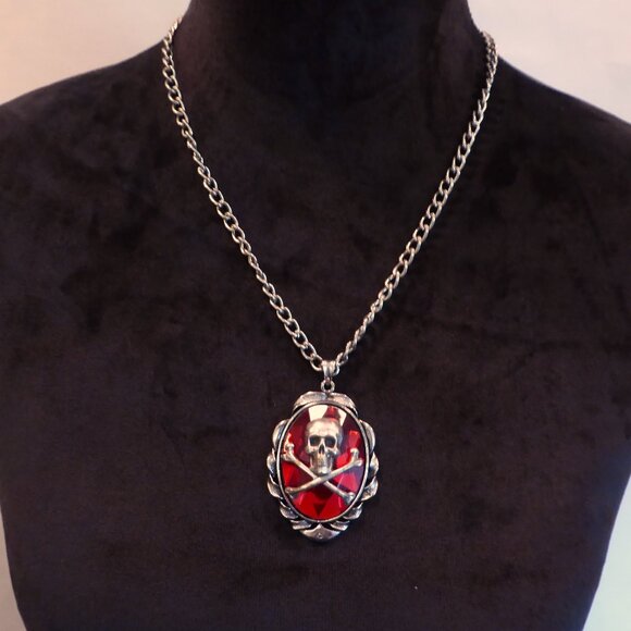 NEW SKULL CROSSBONES BLOOD RED JEWEL PENDANT W/ SILVER 20” CHAIN GOTHIC - Picture 2 of 16